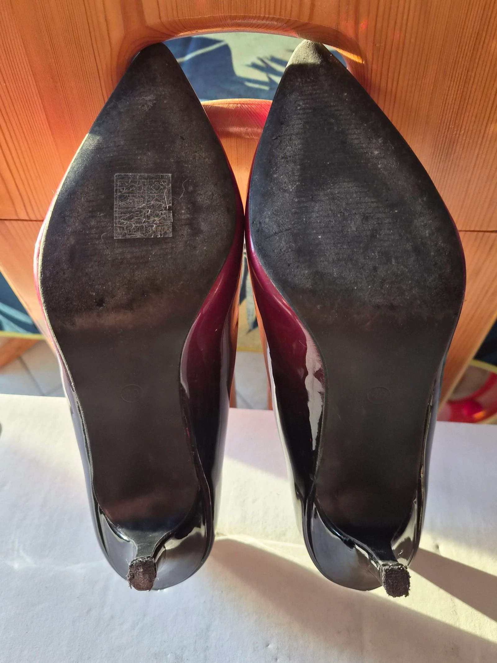 Escarpins noir/rouge vernis pointure 40 – photo 5